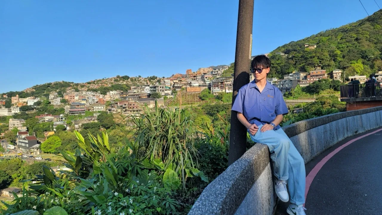 緑豊かな坂の街を旅する石川ハルト